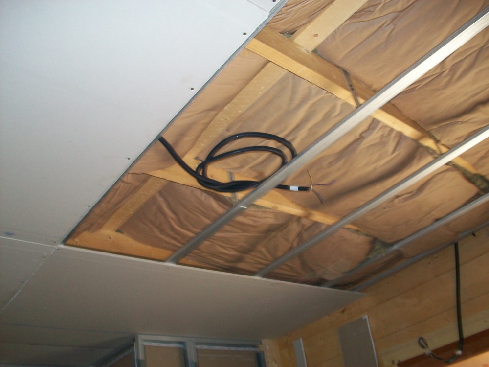 Un faux plafond, c'est quoi ? tout ce qu'il faut savoir Lenergie faux plafond pvc